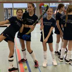 Jugend trainiert für Olympia: Hallenhockey-Spielerinnen eine Runde weiter