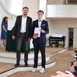 23 Einser-Abiturienten an den Zinzendorfschulen – Schnitt bei 2,11 23 Einser-Abiturienten an den Zinzendorfschulen – Schnitt bei 2,11