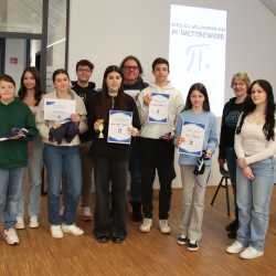 244 Nachkommastellen! Laura gewinnt den ersten Pi-Wettbewerb 244 Nachkommastellen! Laura gewinnt den ersten Pi-Wettbewerb