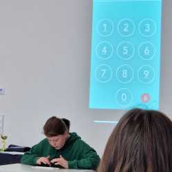 244 Nachkommastellen! Laura gewinnt den ersten Pi-Wettbewerb 244 Nachkommastellen! Laura gewinnt den ersten Pi-Wettbewerb