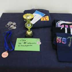 244 Nachkommastellen! Laura gewinnt den ersten Pi-Wettbewerb 244 Nachkommastellen! Laura gewinnt den ersten Pi-Wettbewerb