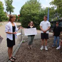 25.300 Euro für Ärzte ohne Grenzen und Hospizverein beim Sponsorenlauf gesammelt 25.300 Euro für Ärzte ohne Grenzen und Hospizverein beim Sponsorenlauf gesammelt