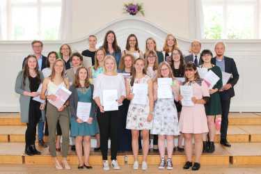 Abiturienten genießen jetzt ihre Freiheit Abiturienten genießen jetzt ihre Freiheit