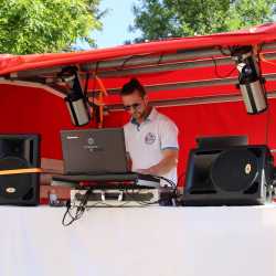 Abiturienten „verhaften“ ihre Lehrer Abiturienten „verhaften“ ihre Lehrer