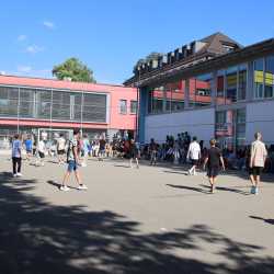 Abiturienten „verhaften“ ihre Lehrer Abiturienten „verhaften“ ihre Lehrer