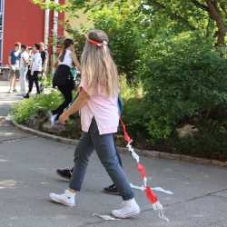 Abiturienten „verhaften“ ihre Lehrer Abiturienten „verhaften“ ihre Lehrer