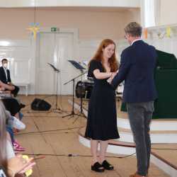 Abiturient*innen mit Preisen überhäuft Abiturient*innen mit Preisen überhäuft