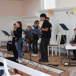 Abiturient*innen mit Preisen überhäuft Abiturient*innen mit Preisen überhäuft