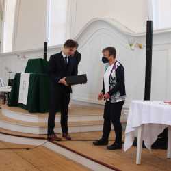 Abiturient*innen mit Preisen überhäuft Abiturient*innen mit Preisen überhäuft