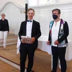 Abiturient*innen mit Preisen überhäuft Abiturient*innen mit Preisen überhäuft