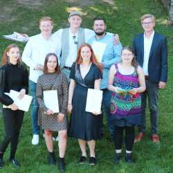 Abiturient*innen mit Preisen überhäuft Abiturient*innen mit Preisen überhäuft