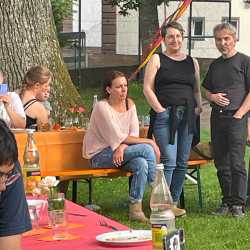 Abschiedsfeier im Internat: Ein unvergesslicher Sommerabend Abschiedsfeier im Internat: Ein unvergesslicher Sommerabend