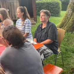 Abschiedsfeier im Internat: Ein unvergesslicher Sommerabend Abschiedsfeier im Internat: Ein unvergesslicher Sommerabend