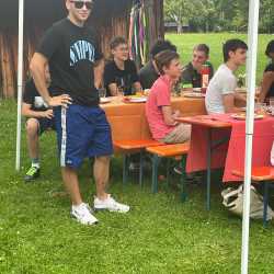 Abschiedsfeier im Internat: Ein unvergesslicher Sommerabend Abschiedsfeier im Internat: Ein unvergesslicher Sommerabend