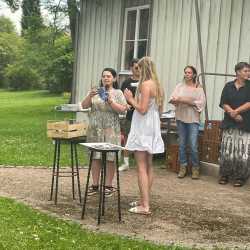 Abschiedsfeier im Internat: Ein unvergesslicher Sommerabend Abschiedsfeier im Internat: Ein unvergesslicher Sommerabend