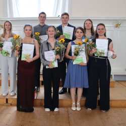 Abschlussfeier unter dem Motto „Hollywood – Der Rote Teppich für unsere Zukunft“ Abschlussfeier unter dem Motto „Hollywood – Der Rote Teppich für unsere Zukunft“