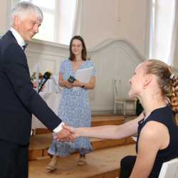 Abschlussfeier unter dem Motto „Hollywood – Der Rote Teppich für unsere Zukunft“ Abschlussfeier unter dem Motto „Hollywood – Der Rote Teppich für unsere Zukunft“