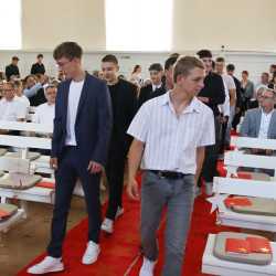 Abschlussfeier unter dem Motto „Hollywood – Der Rote Teppich für unsere Zukunft“ Abschlussfeier unter dem Motto „Hollywood – Der Rote Teppich für unsere Zukunft“