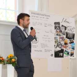 Abschlussfeier unter dem Motto „Hollywood – Der Rote Teppich für unsere Zukunft“ Abschlussfeier unter dem Motto „Hollywood – Der Rote Teppich für unsere Zukunft“