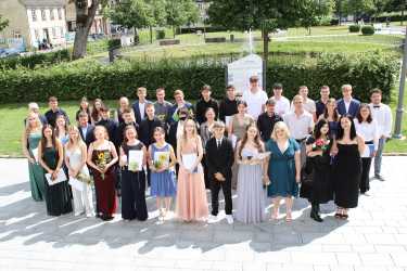 Abschlussfeier unter dem Motto „Hollywood – Der Rote Teppich für unsere Zukunft“ Abschlussfeier unter dem Motto „Hollywood – Der Rote Teppich für unsere Zukunft“