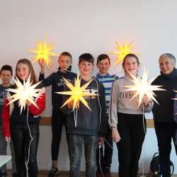 Advents-Sterne: Kunstlehrerin belebt alte Tradition Advents-Sterne: Kunstlehrerin belebt alte Tradition