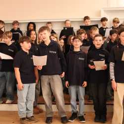 Adventssingstunde der Zinzendorfschulen mit modernen und traditionellen Klängen Adventssingstunde der Zinzendorfschulen mit modernen und traditionellen Klängen