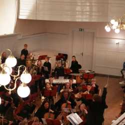 Adventssingstunde der Zinzendorfschulen mit modernen und traditionellen Klängen Adventssingstunde der Zinzendorfschulen mit modernen und traditionellen Klängen