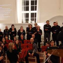 Adventssingstunde der Zinzendorfschulen mit modernen und traditionellen Klängen Adventssingstunde der Zinzendorfschulen mit modernen und traditionellen Klängen