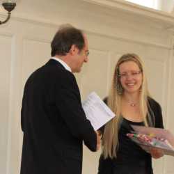 Alle 121 Abiturienten der Zinzendorfschulen haben bestanden Alle 121 Abiturienten der Zinzendorfschulen haben bestanden