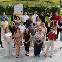 Angehende Erzieher*innen nach dem schulischen Teil ihrer Ausbildung verabschiedet Angehende Erzieher*innen nach dem schulischen Teil ihrer Ausbildung verabschiedet