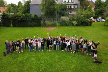 Au revoir, mae alsalama, uf Wiederluege, zàijiàn und Tschüss! Abschied von den Absolventen Au revoir, mae alsalama, uf Wiederluege, zàijiàn und Tschüss! Abschied von den Absolventen