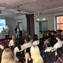 Ausbildungs- und Studienbotschafter helfen bei der Berufswahl Ausbildungs- und Studienbotschafter helfen bei der Berufswahl