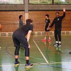 Basketball-Kooperation zwischen Zinzendorfschulen und Black Forest Panthers: Gewinner auf beiden Seiten Basketball-Kooperation zwischen Zinzendorfschulen und Black Forest Panthers: Gewinner auf beiden Seiten