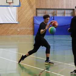 Basketball-Kooperation zwischen Zinzendorfschulen und Black Forest Panthers: Gewinner auf beiden Seiten Basketball-Kooperation zwischen Zinzendorfschulen und Black Forest Panthers: Gewinner auf beiden Seiten
