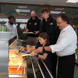 Basketball-Kooperation zwischen Zinzendorfschulen und Black Forest Panthers: Gewinner auf beiden Seiten Basketball-Kooperation zwischen Zinzendorfschulen und Black Forest Panthers: Gewinner auf beiden Seiten