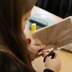 Basteln für den guten Zweck: Weihnachtsmarkt-Einnahmen gehen an Frauen-Projekt in Malawi Basteln für den guten Zweck: Weihnachtsmarkt-Einnahmen gehen an Frauen-Projekt in Malawi