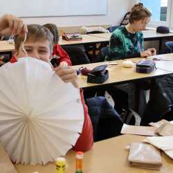 Basteln für den guten Zweck: Weihnachtsmarkt-Einnahmen gehen an Frauen-Projekt in Malawi Basteln für den guten Zweck: Weihnachtsmarkt-Einnahmen gehen an Frauen-Projekt in Malawi