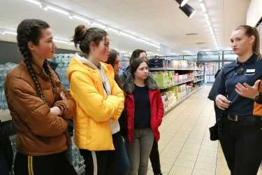 Berufsfachschüler bei Aldi-Azubi-Wochen in Schwenningen Berufsfachschüler bei Aldi-Azubi-Wochen in Schwenningen