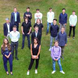 Berufsfachschüler und Werkrealschüler der 9 W bestehen Prüfungen Berufsfachschüler und Werkrealschüler der 9 W bestehen Prüfungen