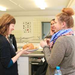 Bildungsort Küche: Angehende Erzieher sind jetzt Genussbotschafter Bildungsort Küche: Angehende Erzieher sind jetzt Genussbotschafter