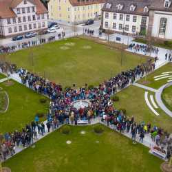 Brunnen am Zinzendorfplatz eingeweiht Brunnen am Zinzendorfplatz eingeweiht