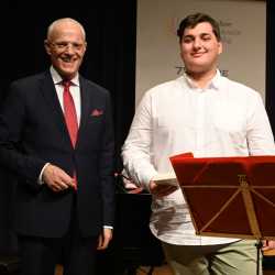 Bürgermeister ehrt Zinzendorfschüler*innen Bürgermeister ehrt Zinzendorfschüler*innen