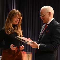 Bürgermeister ehrt Zinzendorfschüler*innen Bürgermeister ehrt Zinzendorfschüler*innen