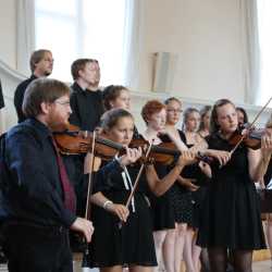 Chöre und Blasorchester begeistern mit Sommerkonzert Chöre und Blasorchester begeistern mit Sommerkonzert