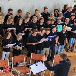 Chöre und Blasorchester in Bestform beim Schulkonzert (mit Film!) Chöre und Blasorchester in Bestform beim Schulkonzert (mit Film!)