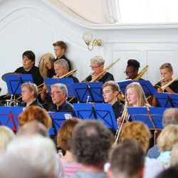 Chöre und Blasorchester in Bestform beim Schulkonzert (mit Film!) Chöre und Blasorchester in Bestform beim Schulkonzert (mit Film!)