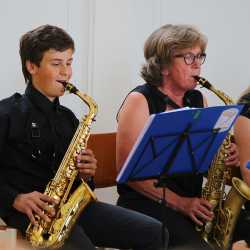 Chöre und Blasorchester in Bestform beim Schulkonzert (mit Film!) Chöre und Blasorchester in Bestform beim Schulkonzert (mit Film!)