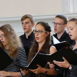 Chöre und Blasorchester in Bestform beim Schulkonzert (mit Film!) Chöre und Blasorchester in Bestform beim Schulkonzert (mit Film!)