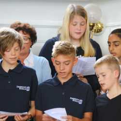 Chöre und Blasorchester verzaubern ihr Publikum Chöre und Blasorchester verzaubern ihr Publikum