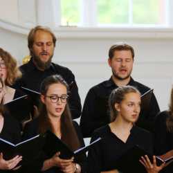 Chöre und Blasorchester verzaubern ihr Publikum Chöre und Blasorchester verzaubern ihr Publikum